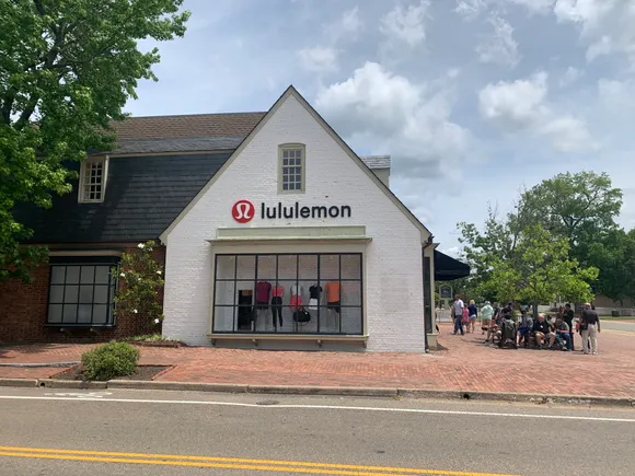 Lululemon AI Chief Departs Amid Rising Analyst Concerns Over Executive Turnover