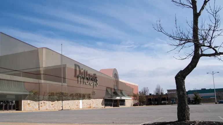 Should Macy&rsquo;s be more like Dillard&rsquo;s? Maybe.
