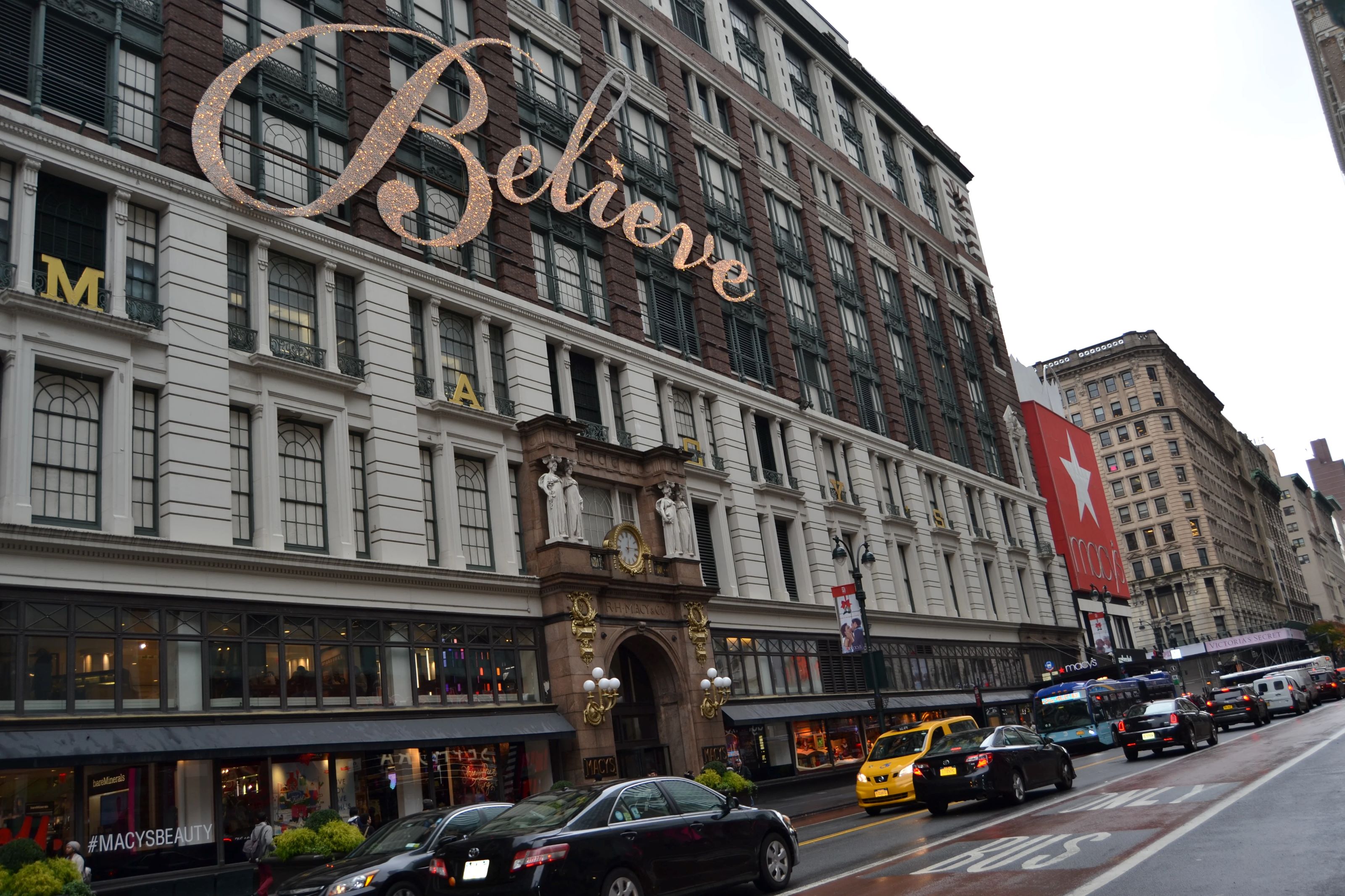 Retail Dive Trendline on A look at the 2026 holiday season